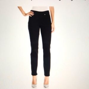 Sz 12s Gloria Vanderbilt Avery Black Rinse Pull on Slim Leg Jeans
